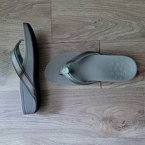 Vionic Silver Orthotic Platform Flip Flops Women's size 10